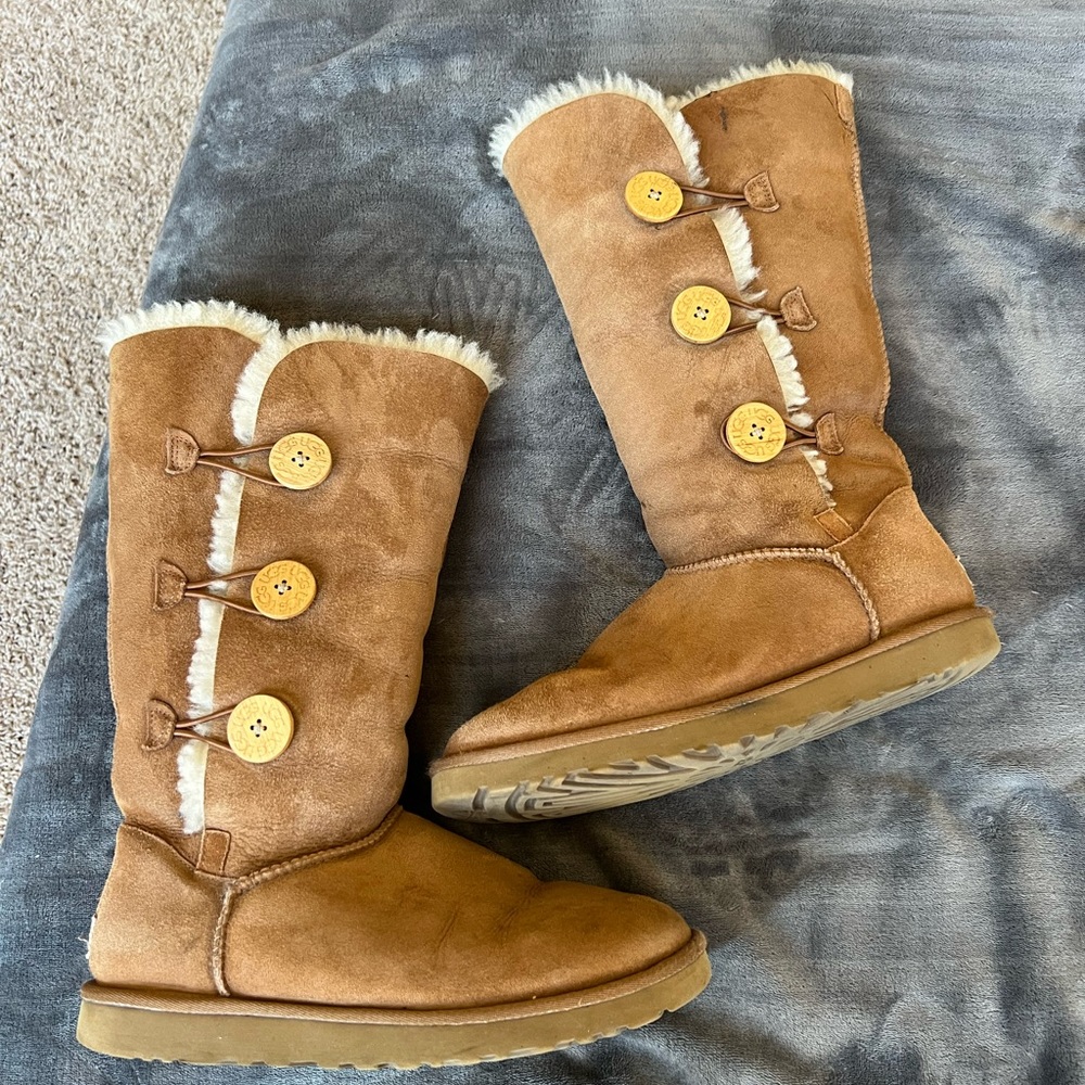 UGG Bailey Button Triple tall boot, Shearling Lined - Size 9
